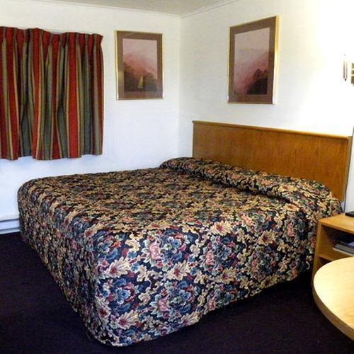Economy Inn คาดิลแลค ห้อง รูปภาพ